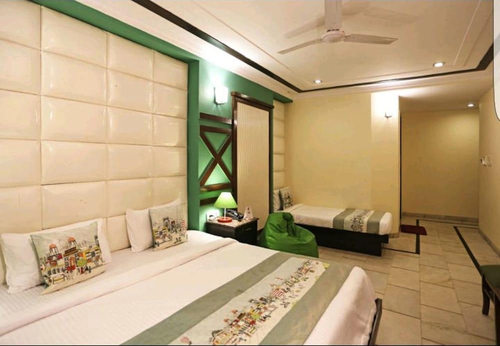Hotel Unistar Yeni Delhi Dış mekan fotoğraf