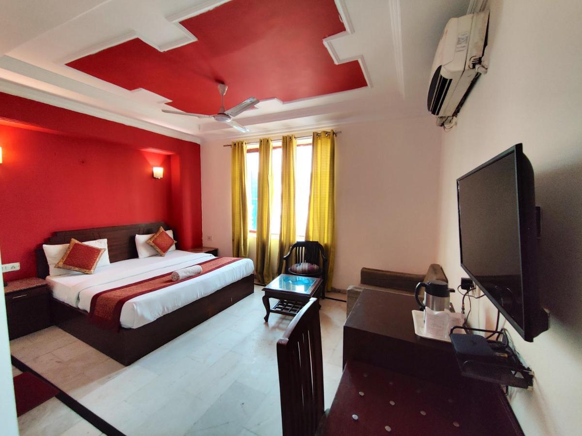 Hotel Unistar Yeni Delhi Dış mekan fotoğraf
