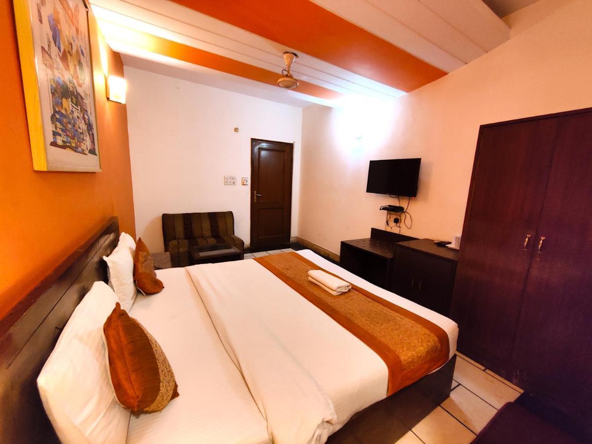 Hotel Unistar Yeni Delhi Dış mekan fotoğraf