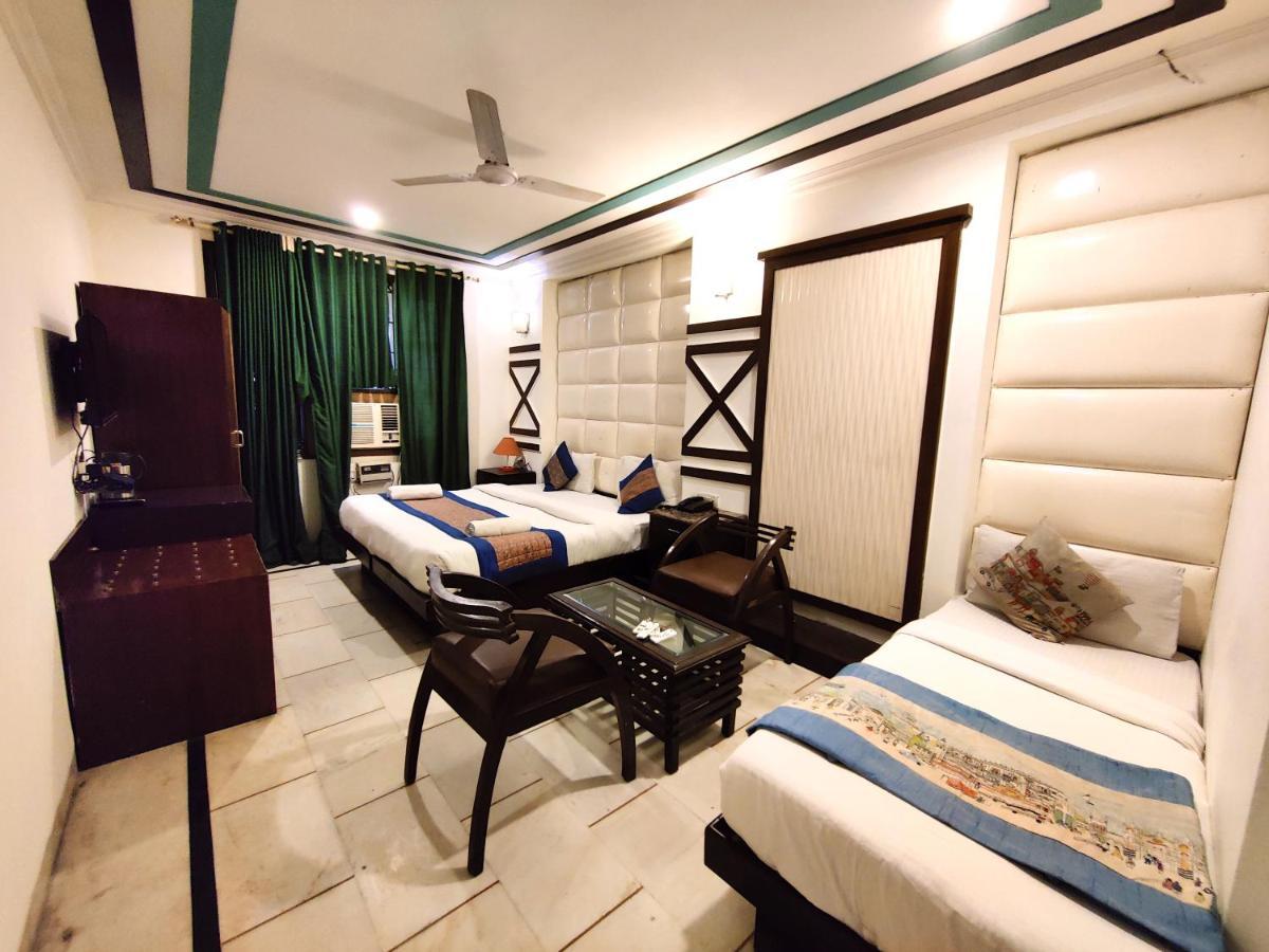 Hotel Unistar Yeni Delhi Dış mekan fotoğraf