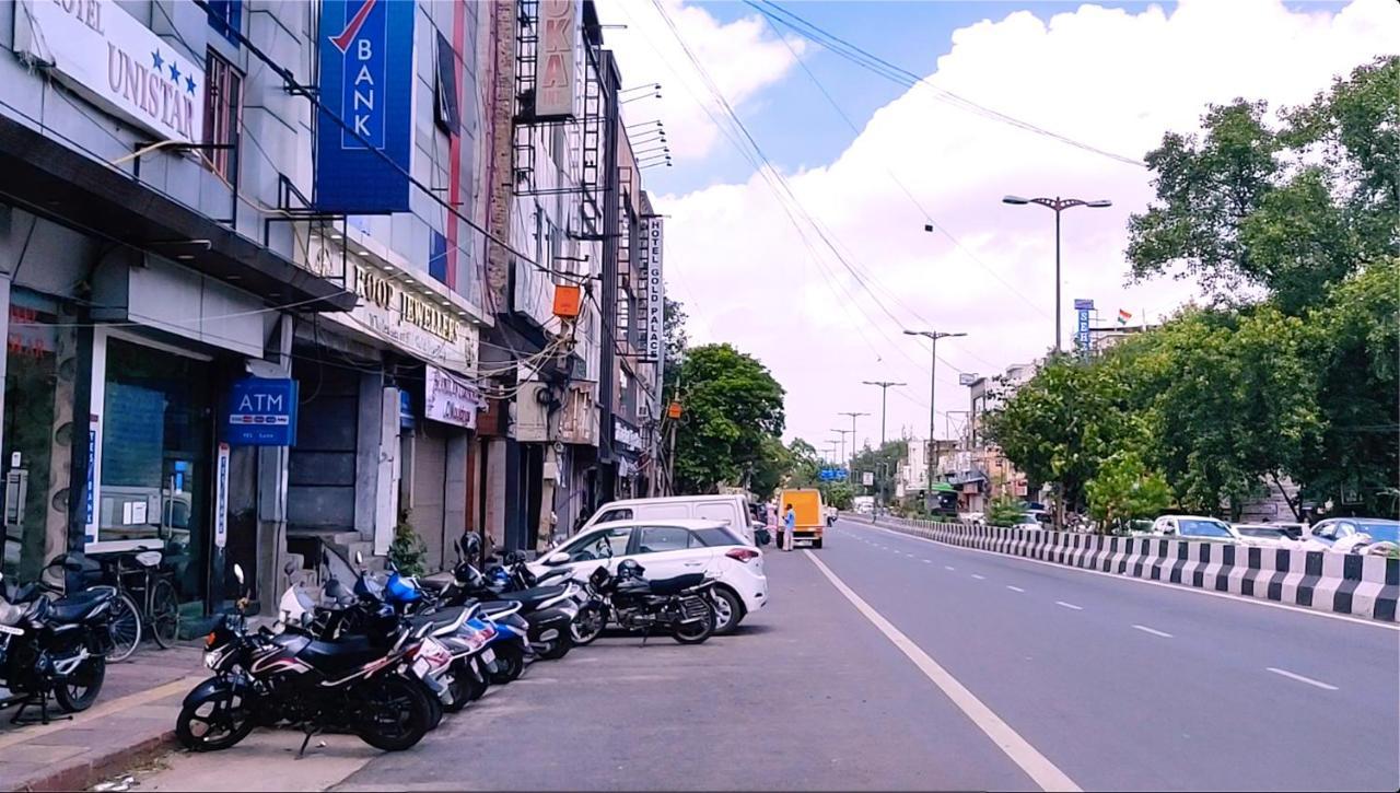 Hotel Unistar Yeni Delhi Dış mekan fotoğraf