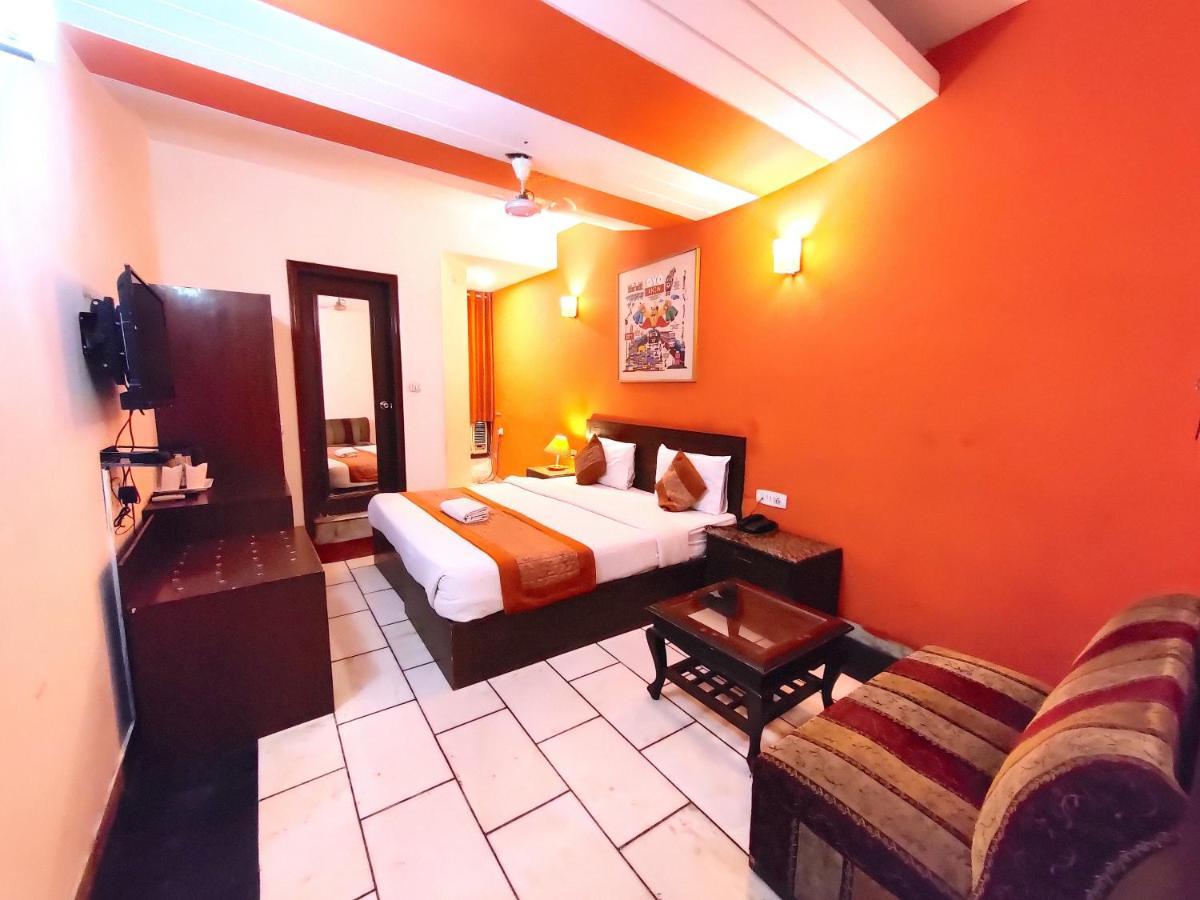 Hotel Unistar Yeni Delhi Dış mekan fotoğraf