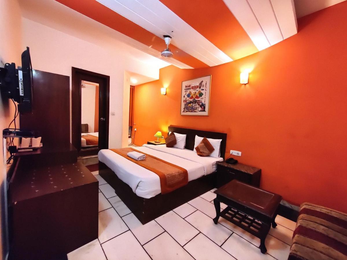 Hotel Unistar Yeni Delhi Dış mekan fotoğraf