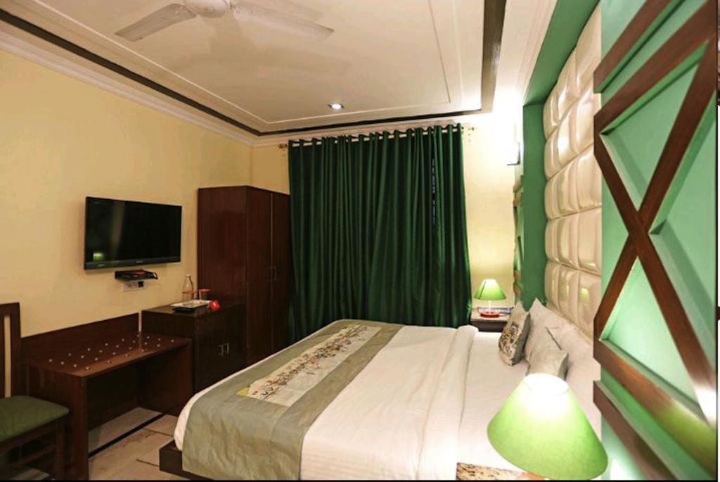 Hotel Unistar Yeni Delhi Dış mekan fotoğraf