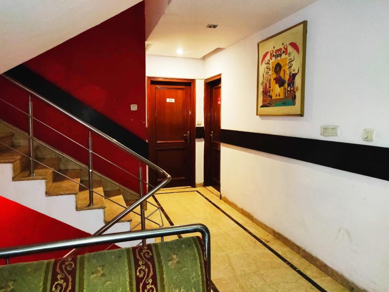 Hotel Unistar Yeni Delhi Dış mekan fotoğraf