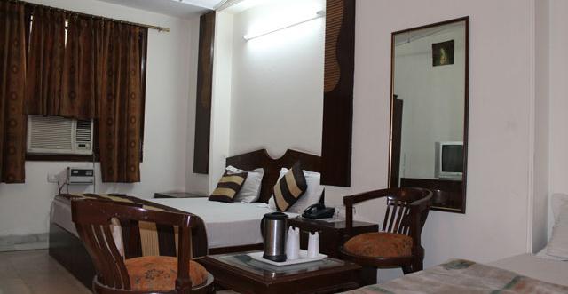 Hotel Unistar Yeni Delhi Dış mekan fotoğraf
