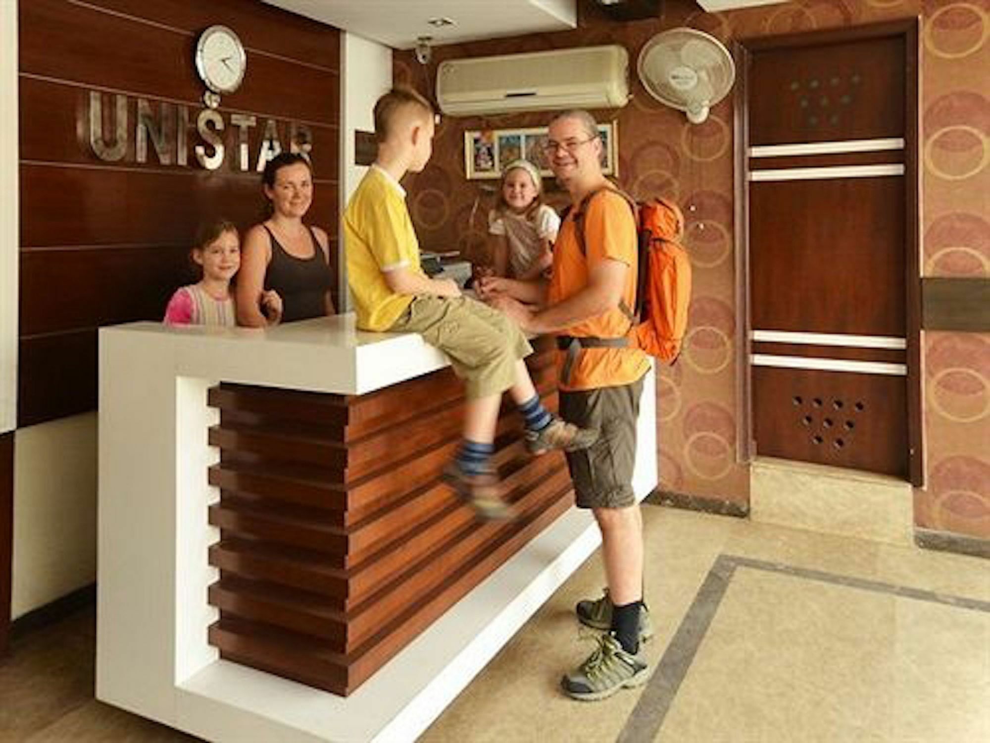 Hotel Unistar Yeni Delhi Dış mekan fotoğraf