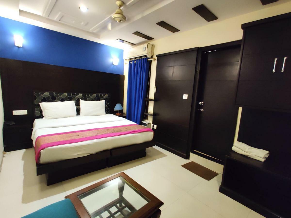 Hotel Unistar Yeni Delhi Dış mekan fotoğraf