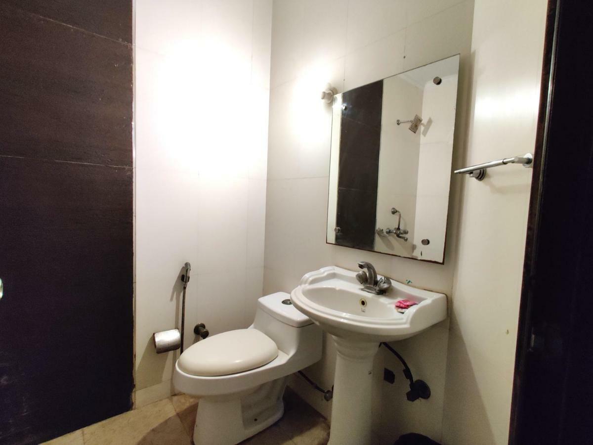 Hotel Unistar Yeni Delhi Dış mekan fotoğraf