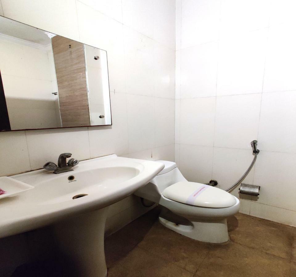 Hotel Unistar Yeni Delhi Dış mekan fotoğraf