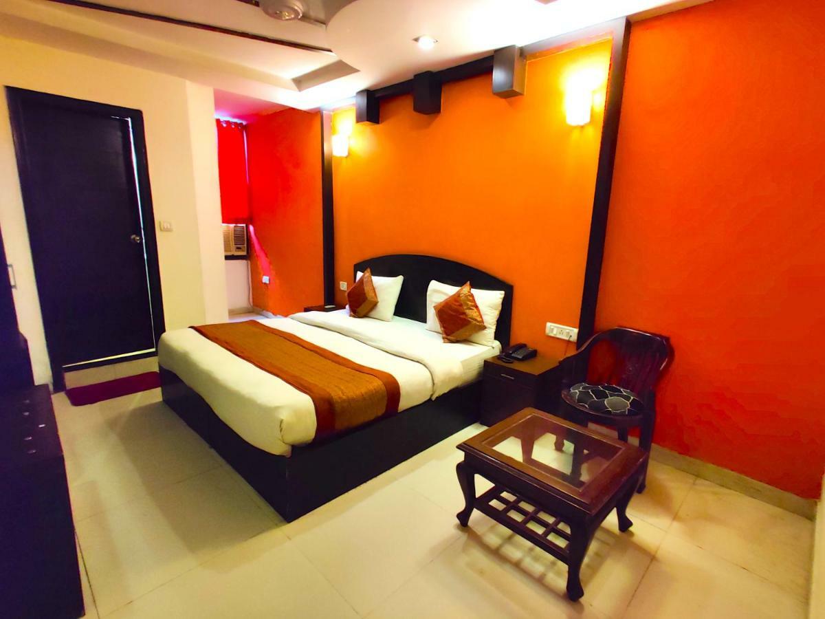 Hotel Unistar Yeni Delhi Dış mekan fotoğraf