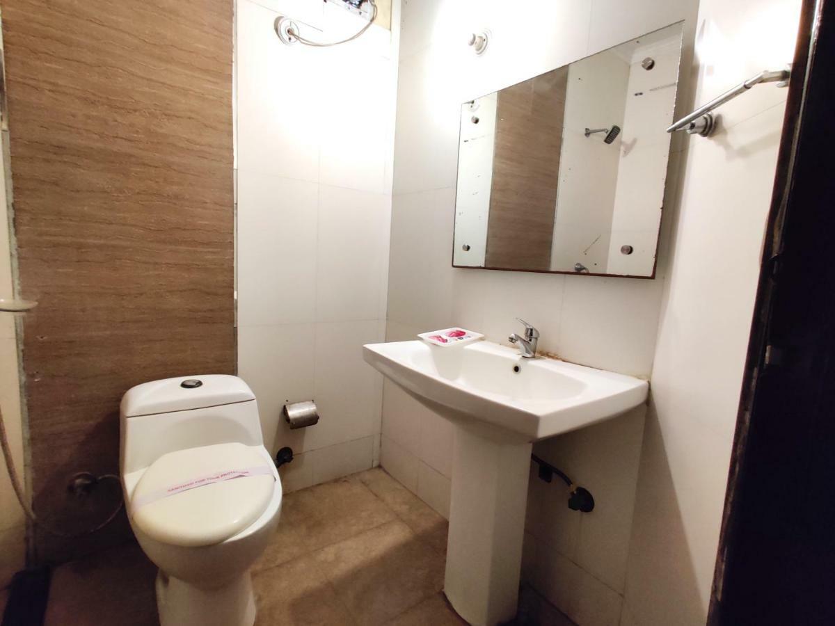 Hotel Unistar Yeni Delhi Dış mekan fotoğraf