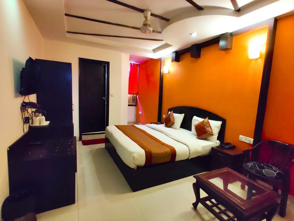 Hotel Unistar Yeni Delhi Dış mekan fotoğraf