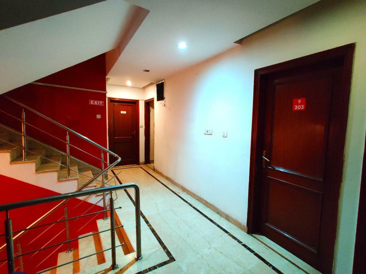 Hotel Unistar Yeni Delhi Dış mekan fotoğraf