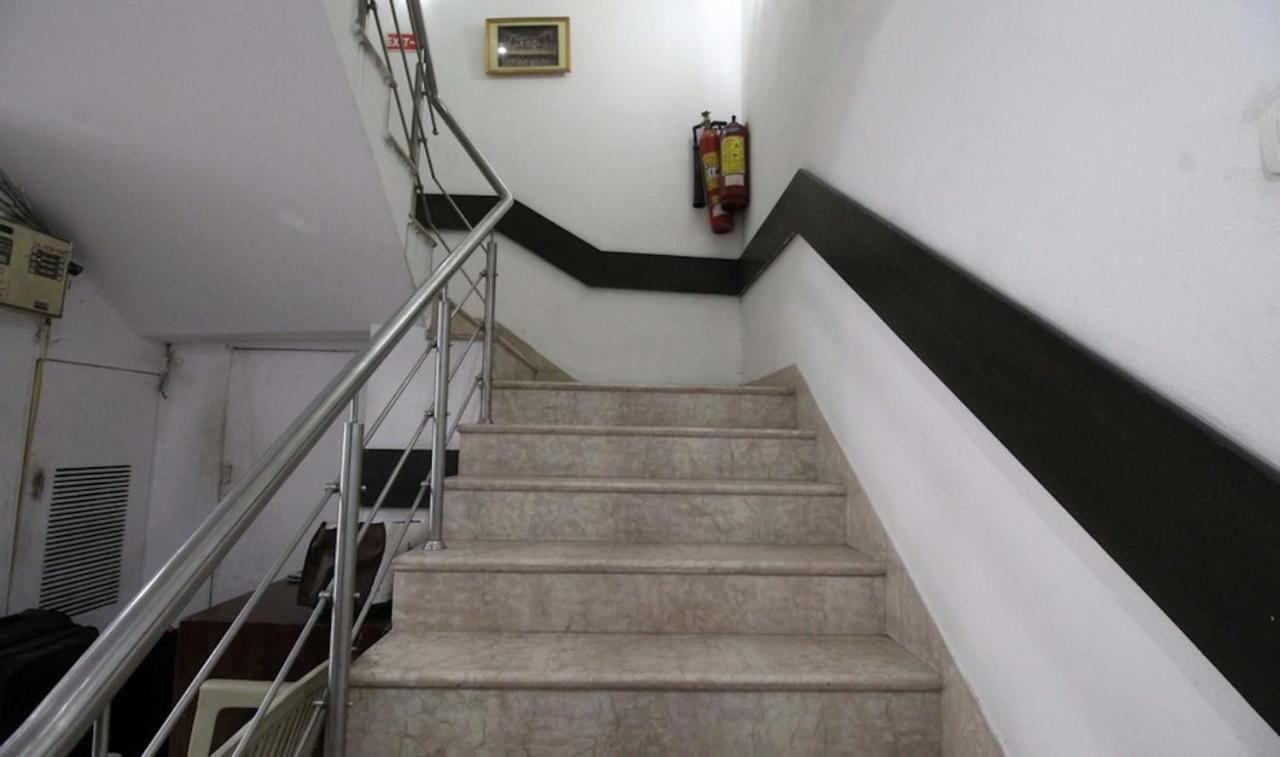 Hotel Unistar Yeni Delhi Dış mekan fotoğraf
