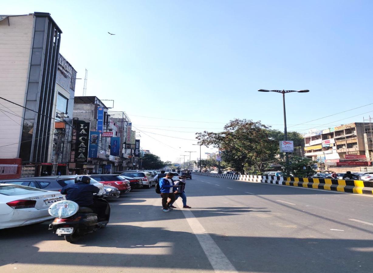 Hotel Unistar Yeni Delhi Dış mekan fotoğraf