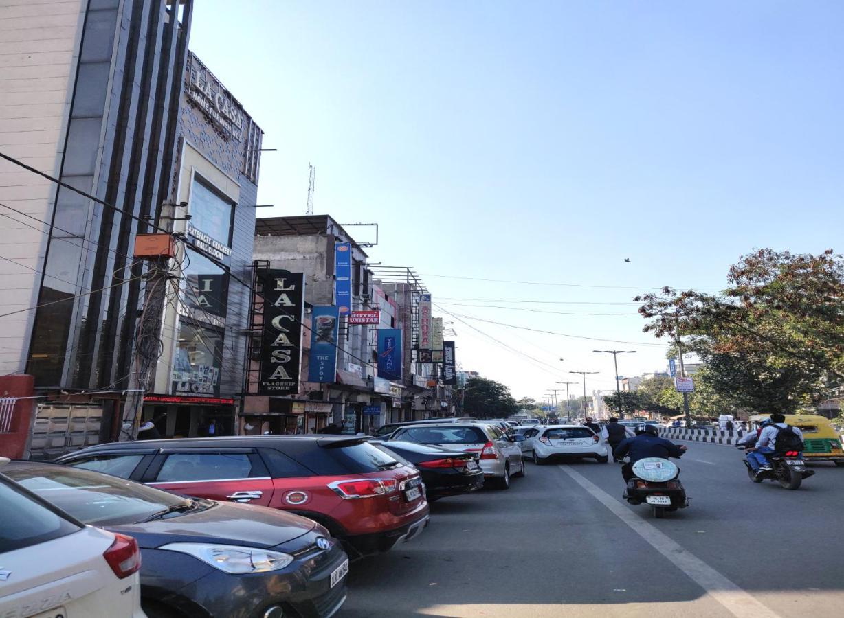 Hotel Unistar Yeni Delhi Dış mekan fotoğraf